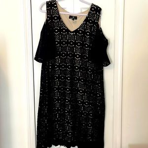 Pre-owned Ronni Nicole cold shoulder cut-out dress